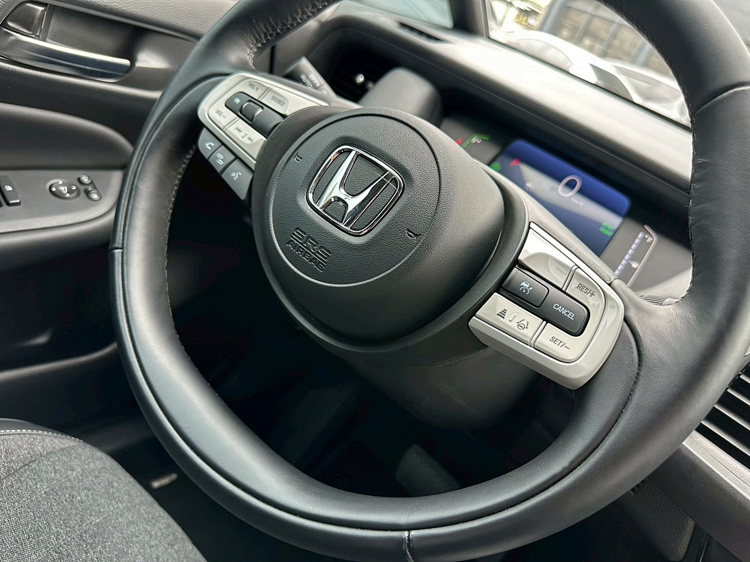 LINE ID:goodcar888 油電新時代 一年車 現買現賺價差  Honda Fit e：HEV油電版 新車價83萬 跑2萬  第8張相片