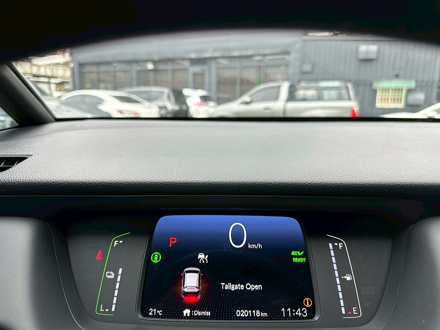 LINE ID:goodcar888 油電新時代 一年車 現買現賺價差  Honda Fit e：HEV油電版 新車價83萬 跑2萬  第9張相片