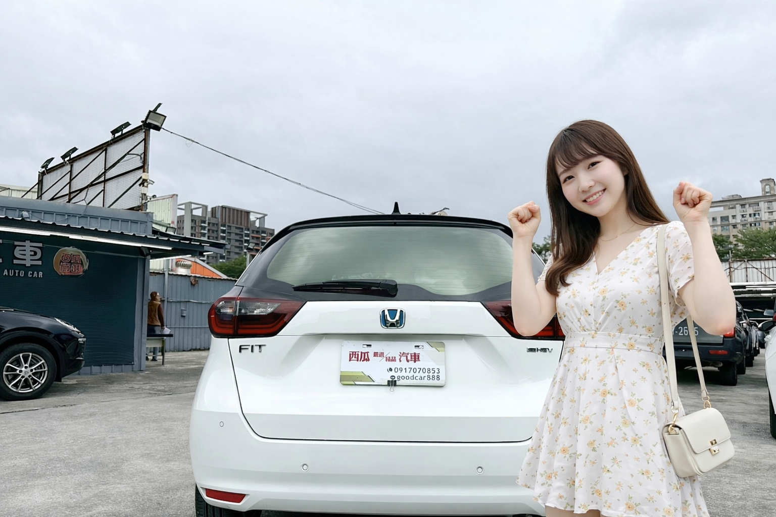 LINE ID:goodcar888 油電新時代 一年車 現買現賺價差  Honda Fit e：HEV油電版 新車價83萬 跑2萬  第17張相片
