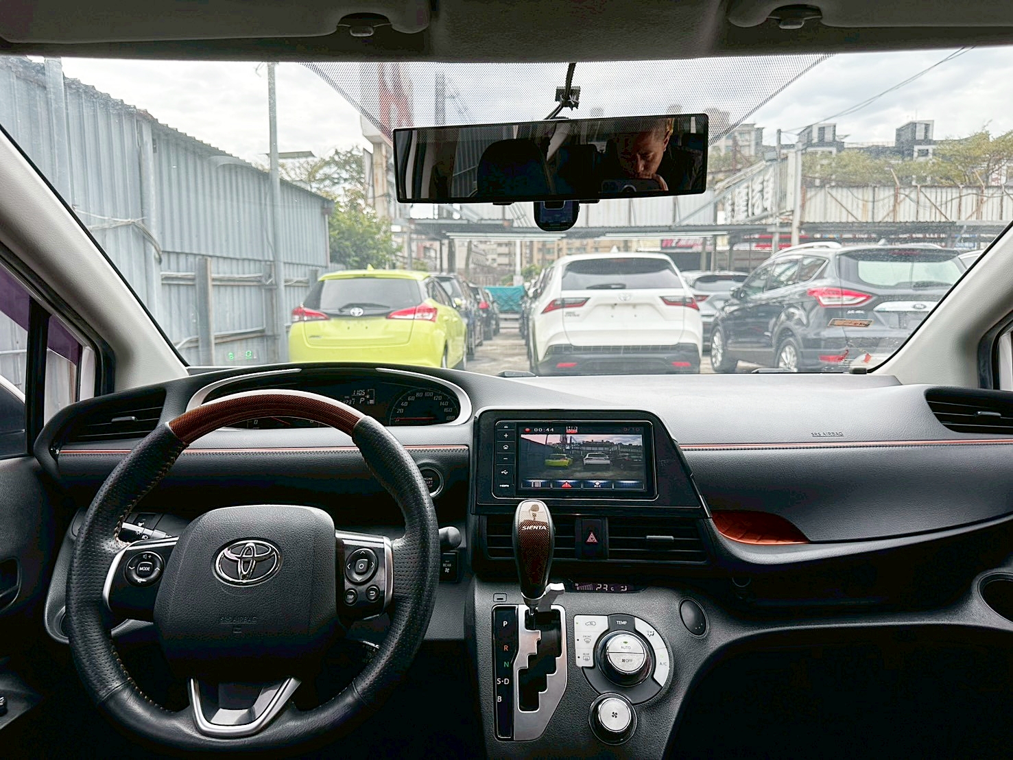 LINE ID:goodcar888七人座 電動滑門 教師用車 認證好兩年保固 Toyota Sienta 7人座豪華＋ 新車價81.5萬 CVT無段變速 自然進氣  第6張相片