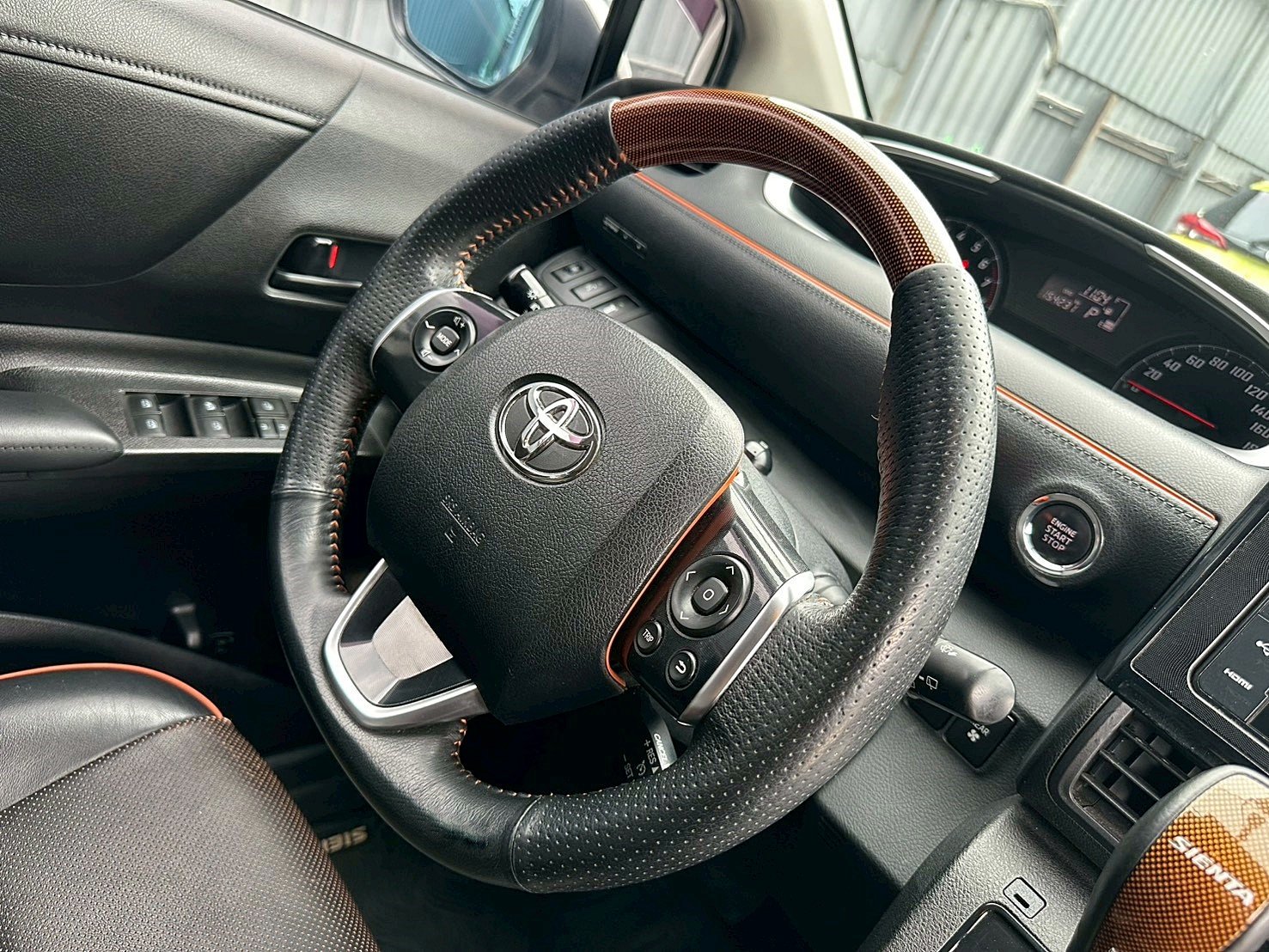 LINE ID:goodcar888七人座 電動滑門 教師用車 認證好兩年保固 Toyota Sienta 7人座豪華＋ 新車價81.5萬 CVT無段變速 自然進氣  第7張相片