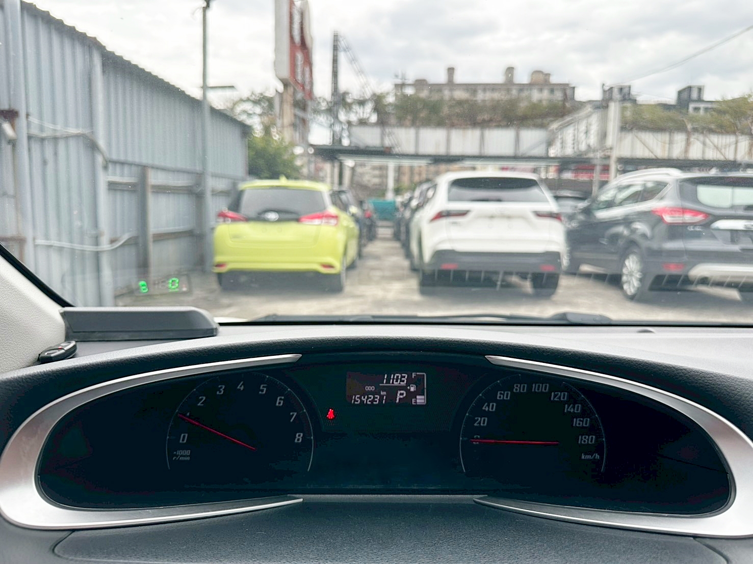 LINE ID:goodcar888七人座 電動滑門 教師用車 認證好兩年保固 Toyota Sienta 7人座豪華＋ 新車價81.5萬 CVT無段變速 自然進氣  第8張相片