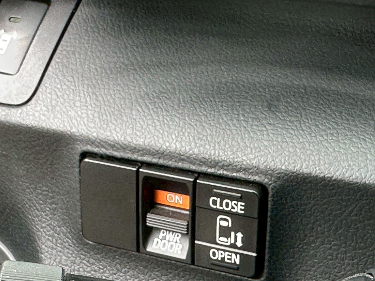 LINE ID:goodcar888七人座 電動滑門 教師用車 認證好兩年保固 Toyota Sienta 7人座豪華＋ 新車價81.5萬 CVT無段變速 自然進氣  第9張相片