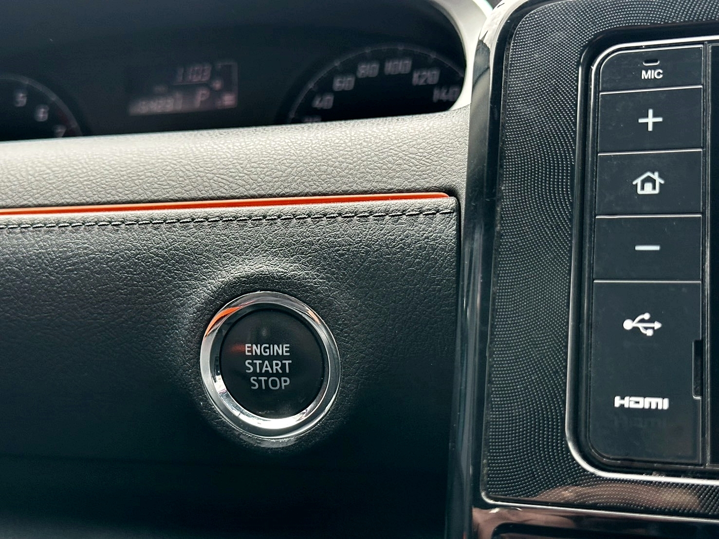 LINE ID:goodcar888七人座 電動滑門 教師用車 認證好兩年保固 Toyota Sienta 7人座豪華＋ 新車價81.5萬 CVT無段變速 自然進氣  第10張相片