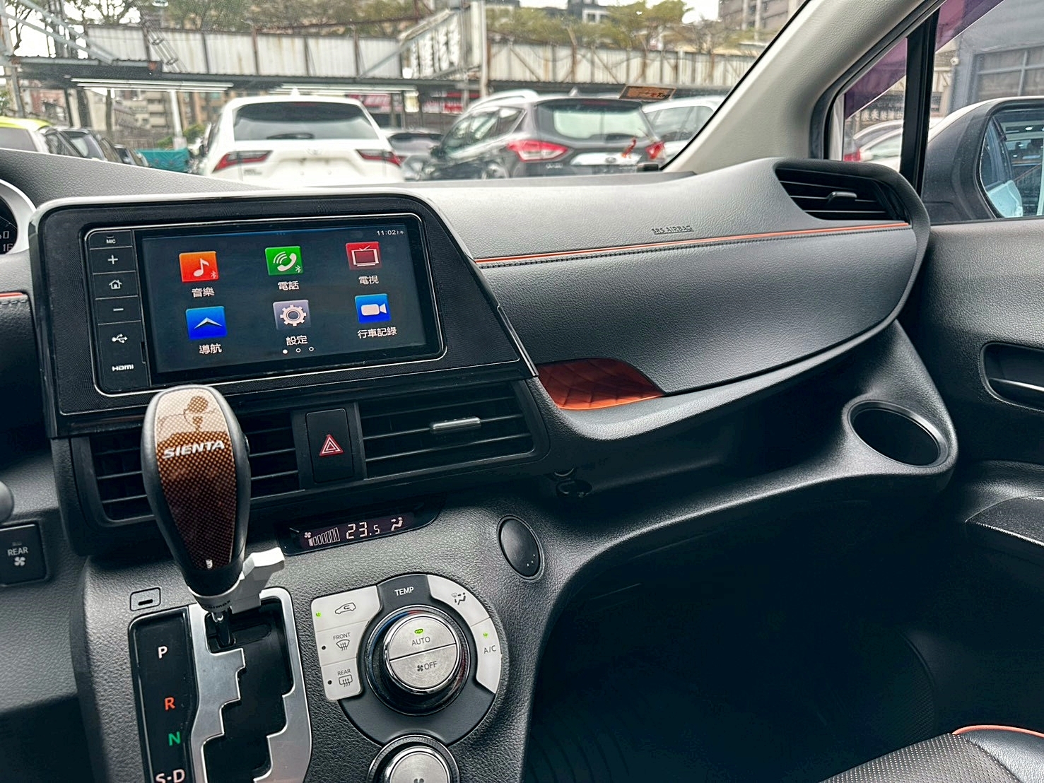 LINE ID:goodcar888七人座 電動滑門 教師用車 認證好兩年保固 Toyota Sienta 7人座豪華＋ 新車價81.5萬 CVT無段變速 自然進氣  第11張相片