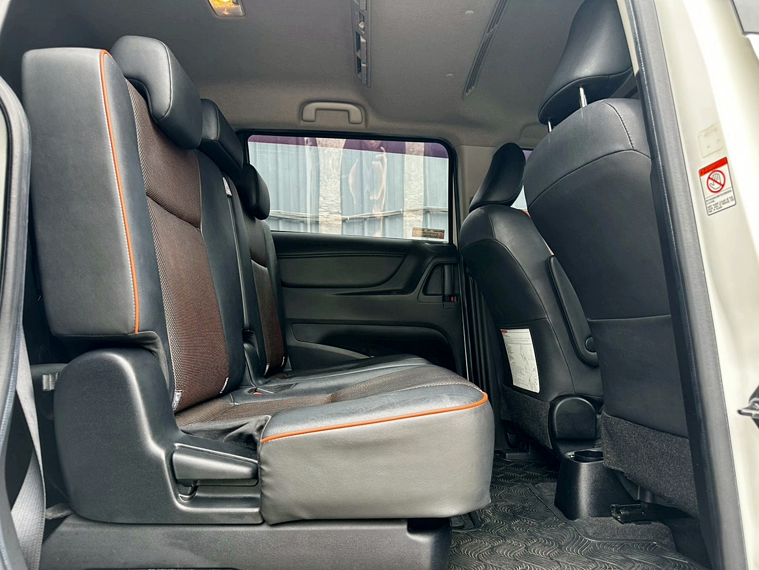 LINE ID:goodcar888七人座 電動滑門 教師用車 認證好兩年保固 Toyota Sienta 7人座豪華＋ 新車價81.5萬 CVT無段變速 自然進氣  第15張相片