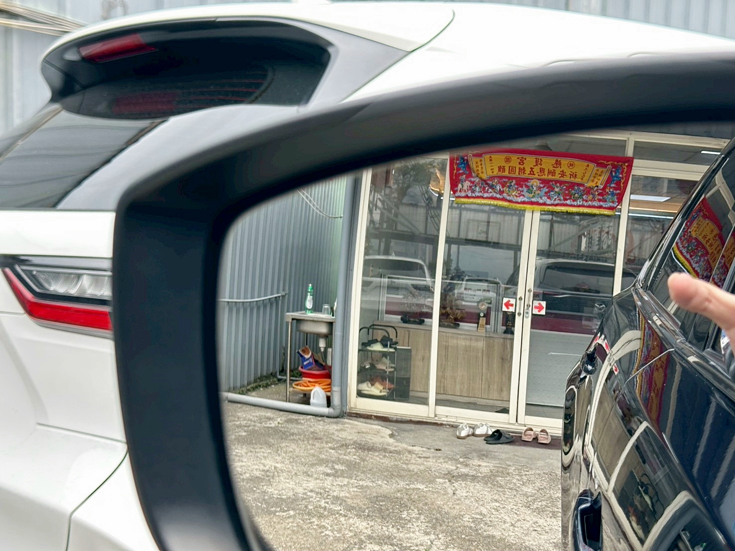 LINE ID:goodcar888 2017年 Mazda CX-9 SKY-G AWD旗艦型 四輪傳動 新車價177萬 七人座  第5張相片