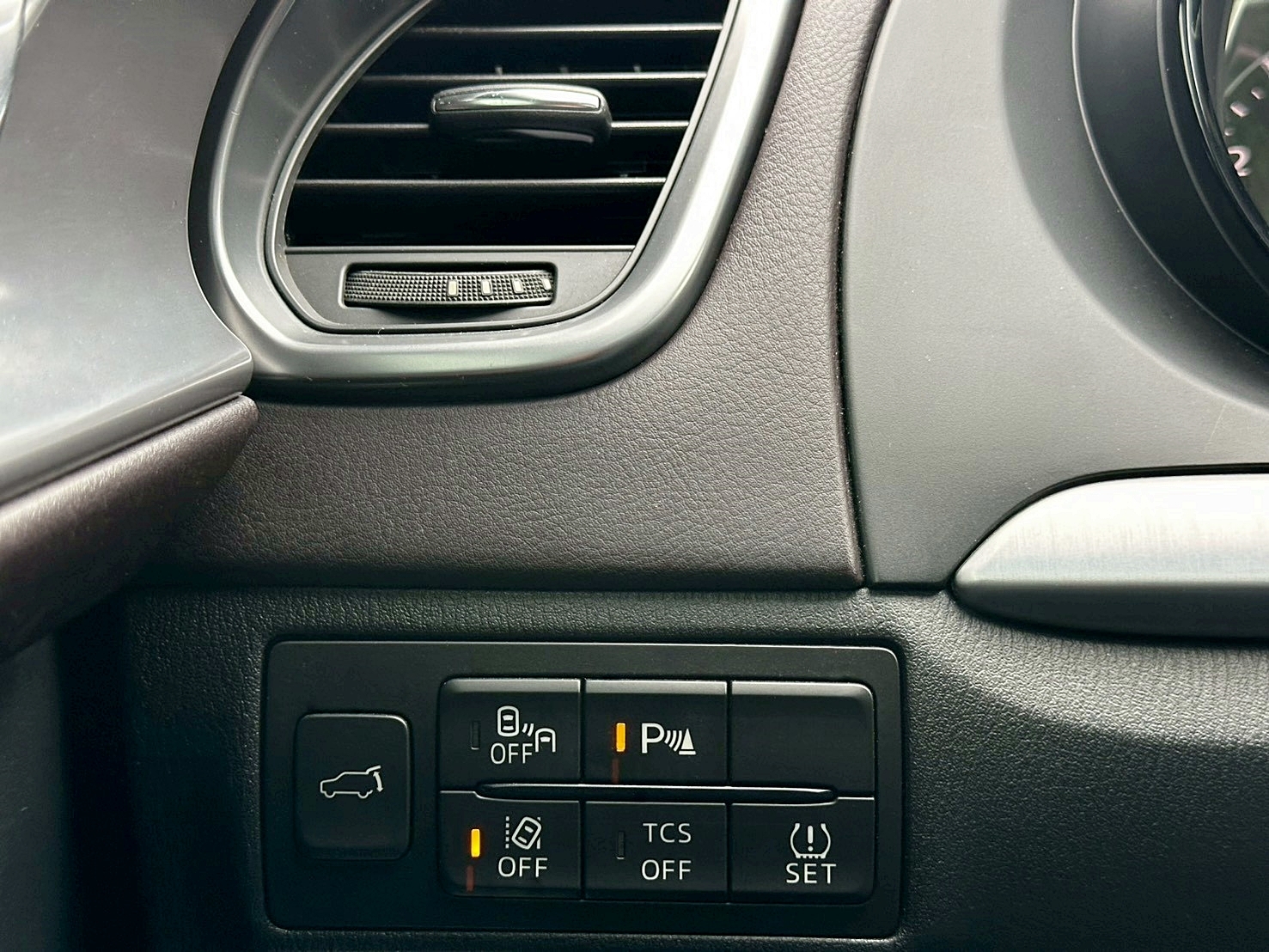 LINE ID:goodcar888 2017年 Mazda CX-9 SKY-G AWD旗艦型 四輪傳動 新車價177萬 七人座  第9張相片