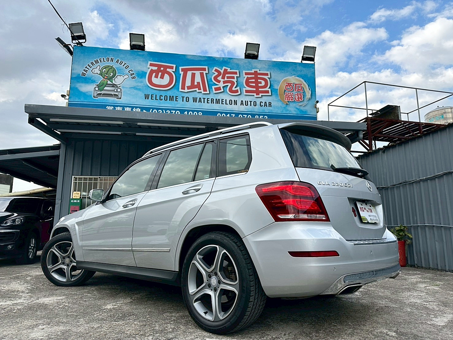 LINE ID:goodcar888 2014年 Benz GLK220 CDI 2.1豪華版 新車價259萬 僅跑十萬 少開一年跑約八千  第14張相片
