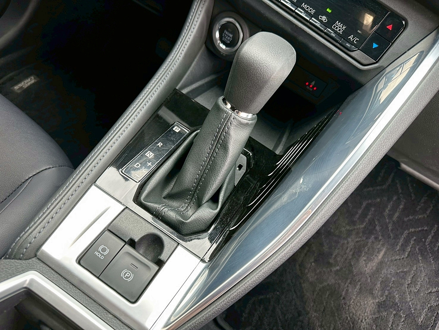 LINE ID:goodcar888 一年車現買現賺價差 2025年 Toyota Yaris Cross 1.5酷動版 新車價73.5萬 原廠保養 保固中 僅跑1.3萬  第14張相片