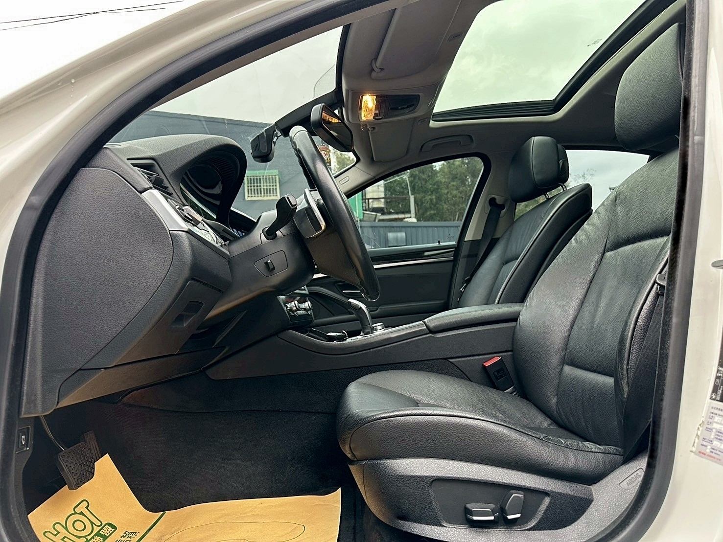 LINE ID:goodcar888 2012年 BMW 528i 2.0 領航版 新車價318萬 8速手自排 渦輪增壓 僅跑13萬 大螢幕安卓機  第5張相片