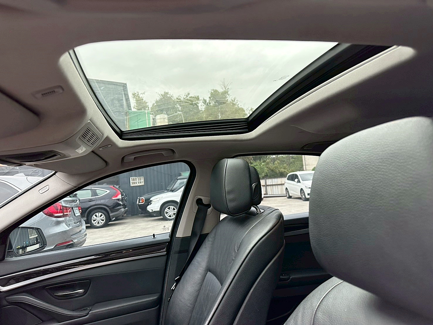 LINE ID:goodcar888 2012年 BMW 528i 2.0 領航版 新車價318萬 8速手自排 渦輪增壓 僅跑13萬 大螢幕安卓機  第6張相片