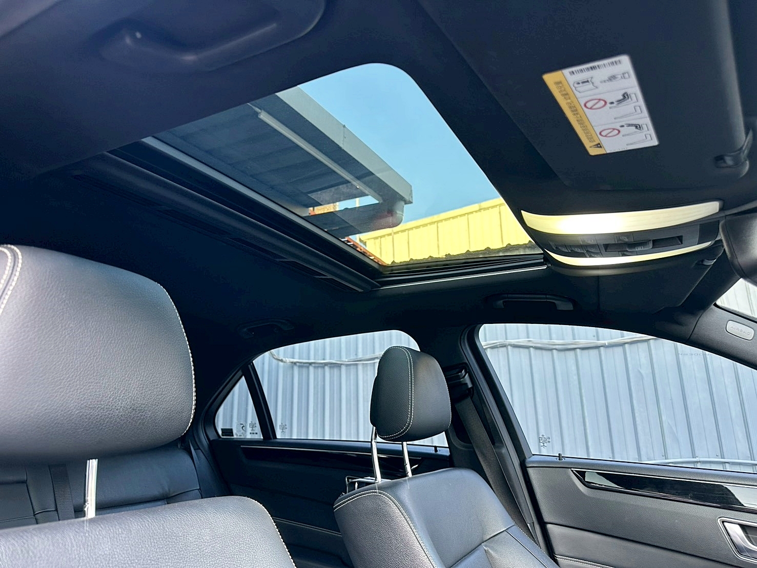 LINE ID:goodcar888七人座 2015年 Benz E250 Elegance AMG 2.0 新車價321萬 7速手自排 渦輪增壓 摸門 360環景影像  第6張相片