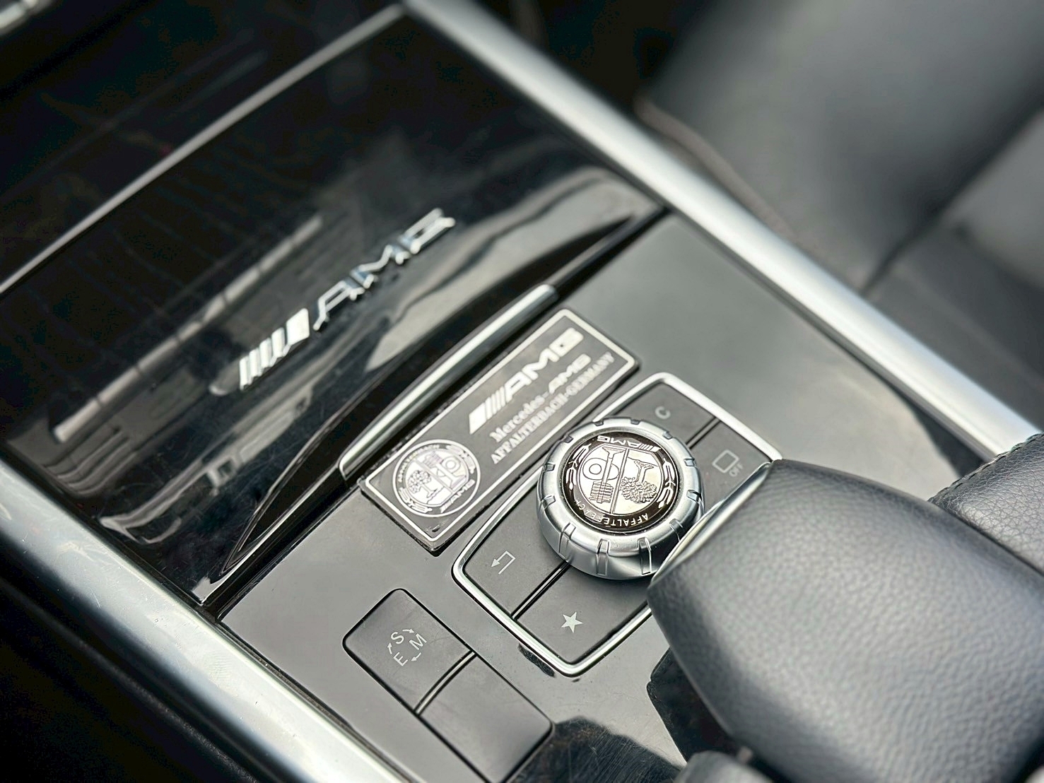 LINE ID:goodcar888七人座 2015年 Benz E250 Elegance AMG 2.0 新車價321萬 7速手自排 渦輪增壓 摸門 360環景影像  第12張相片