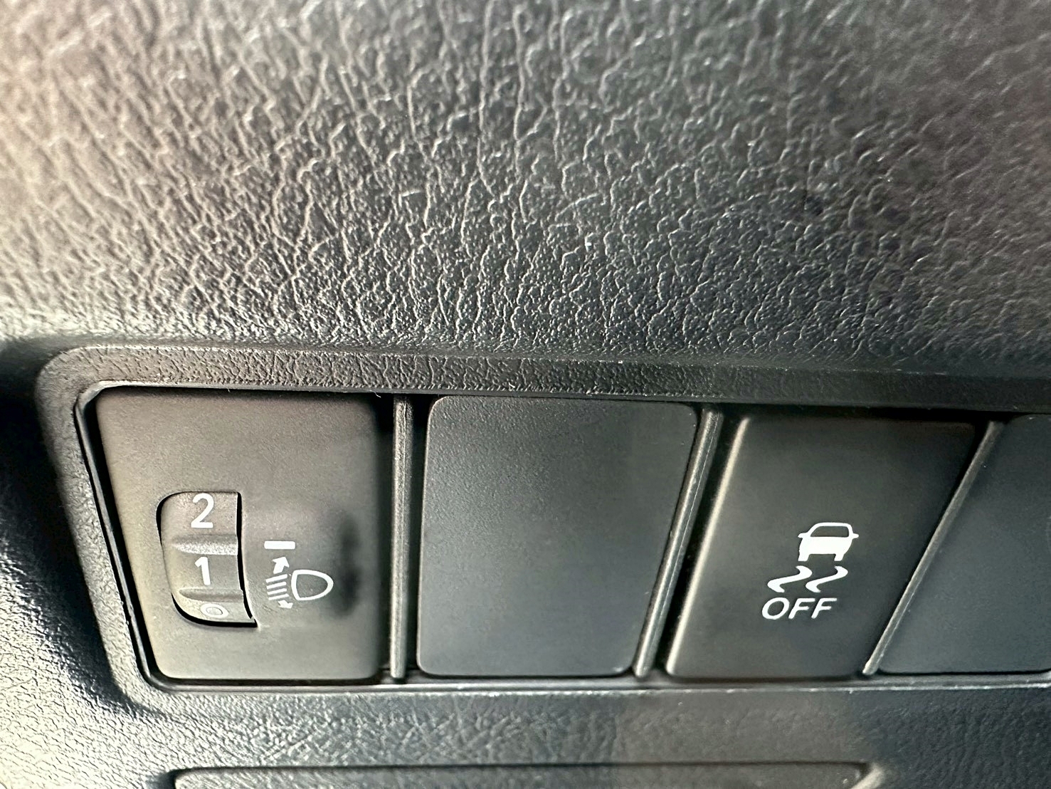 LINE ID:goodcar888 2019年 Toyota Vios 1.5經典 原廠保養僅跑兩萬一年跑約四千  第11張相片