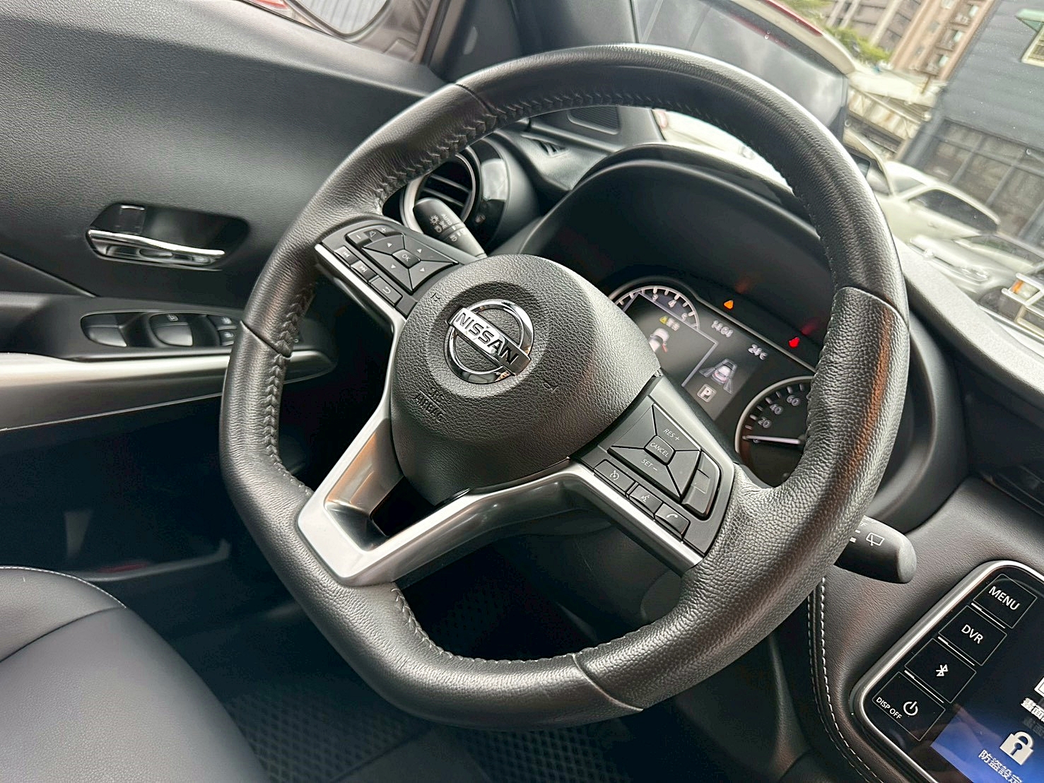 LINE ID:goodcar888 #認證車原版件全省兩年保固 2021年 Nissan Kicks 1.5智行旗艦版 原廠選配黑車頂 僅跑兩萬  第9張相片