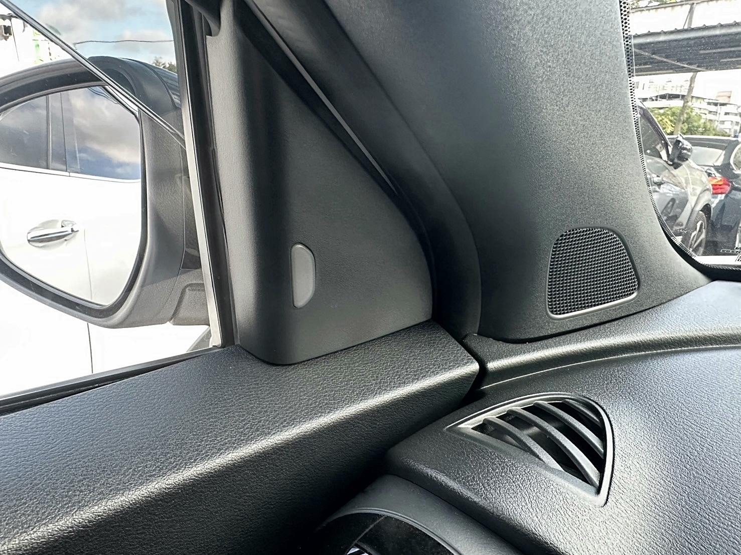 LINE ID:goodcar888 #認證車原版件全省兩年保固 2021年 Nissan Kicks 1.5智行旗艦版 原廠選配黑車頂 僅跑兩萬  第11張相片