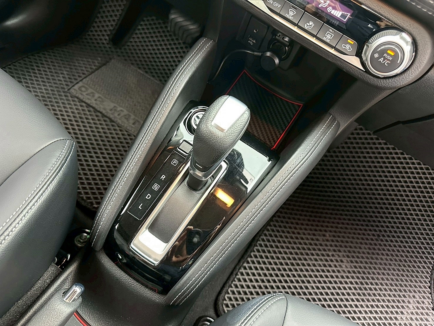 LINE ID:goodcar888 #認證車原版件全省兩年保固 2021年 Nissan Kicks 1.5智行旗艦版 原廠選配黑車頂 僅跑兩萬  第15張相片