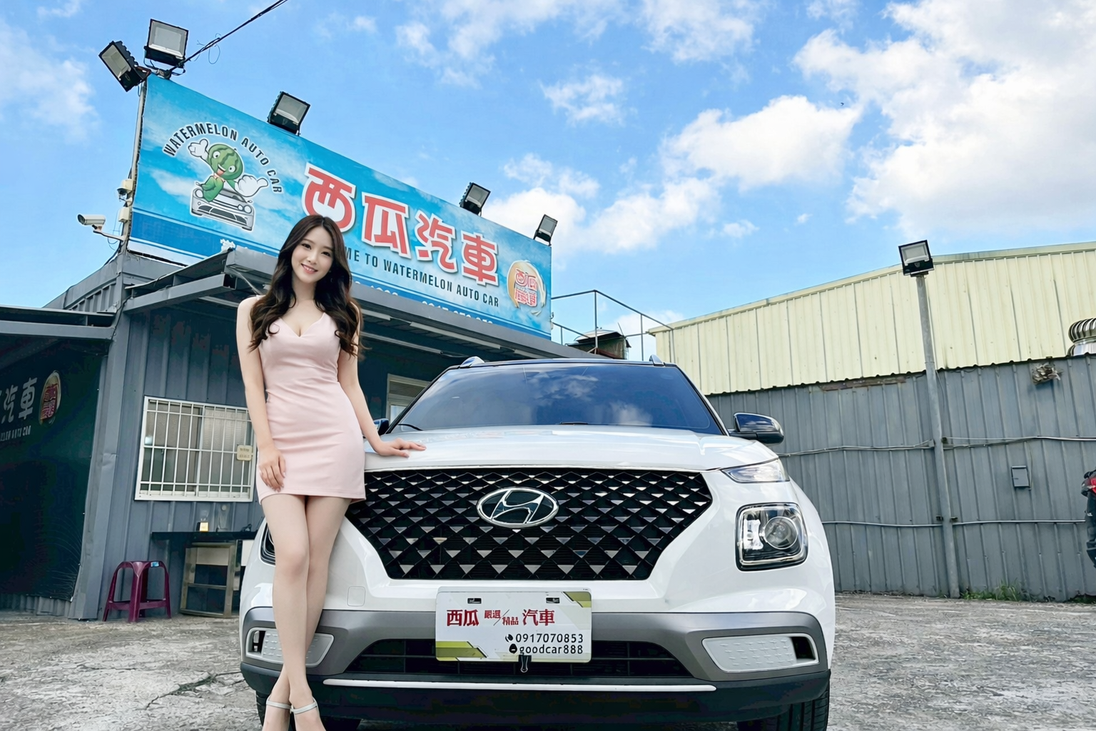 LINE ID:goodcar888 2023年 Hyundai Venue 1.6懷特黑B&W CVT 8速手自排 自然進氣 最頂級 跑四萬  第2張相片