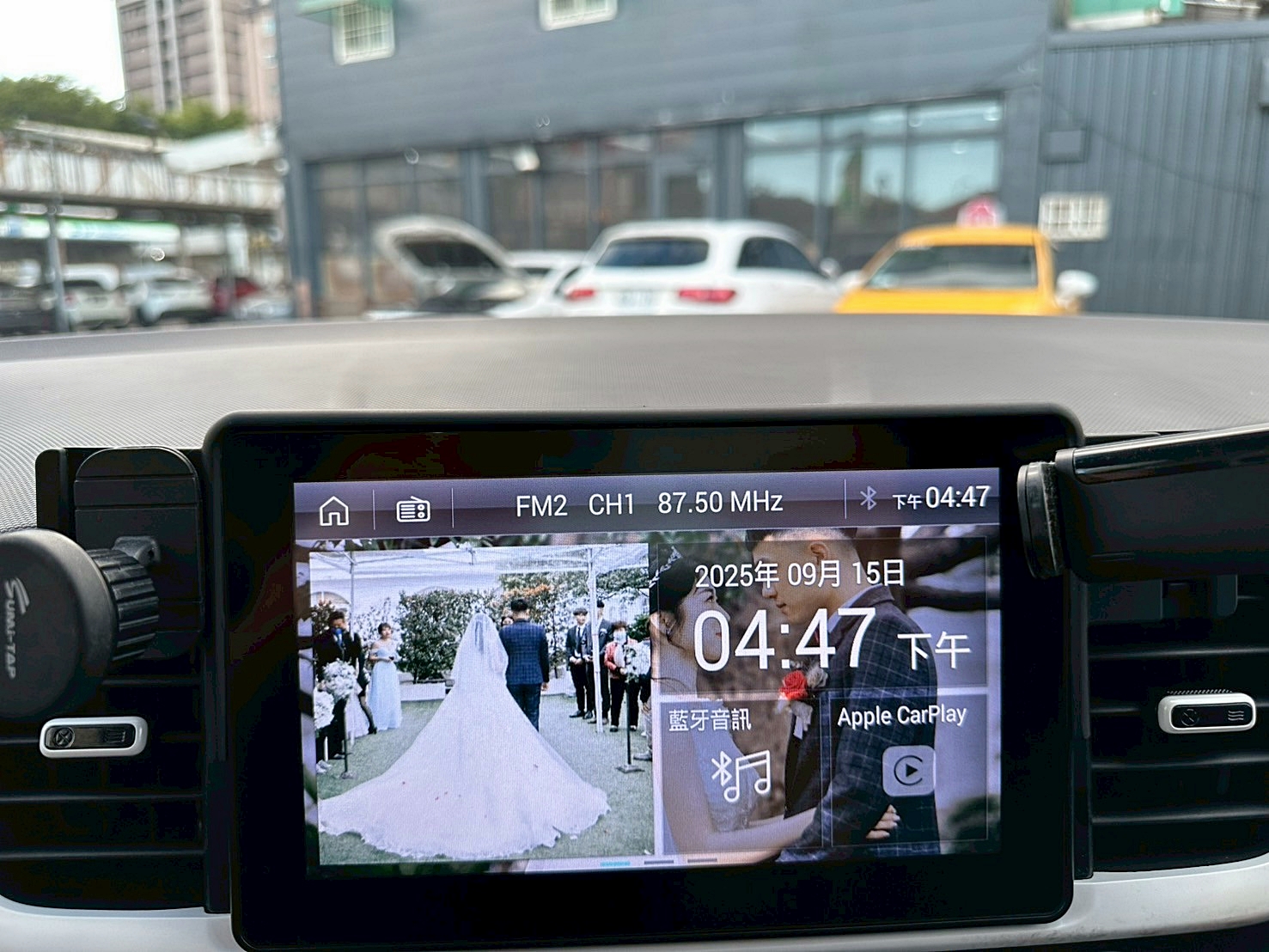 LINE ID:goodcar888 2023年 Hyundai Venue 1.6懷特黑B&W CVT 8速手自排 自然進氣 最頂級 跑四萬  第12張相片