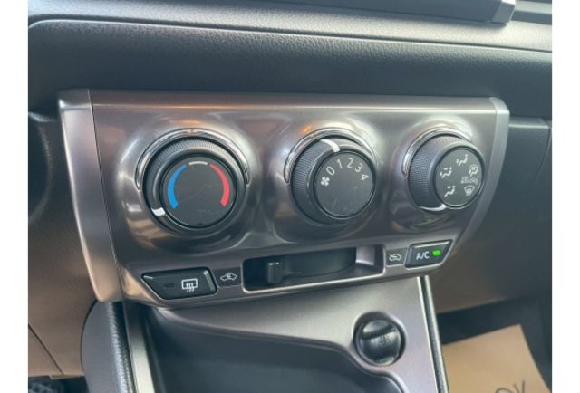 2014 Toyota Yaris  第8張相片