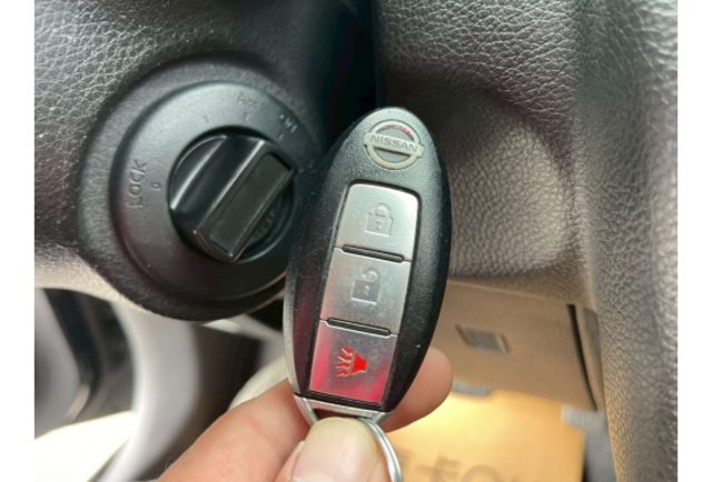 黑色帥氣代步車｜2012 TIIDA 1.8  第10張相片