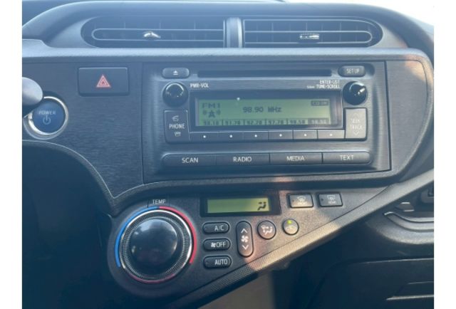 Toyota PRIUS C  第7張相片