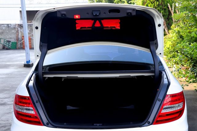 【預約來店賞車享更多優惠】★總代理★C200★經典立標⋆雙邊電動座椅/記憶座椅⋆方向盤電動調整⋆天窗⋆定速⋆可全貸  第9張相片