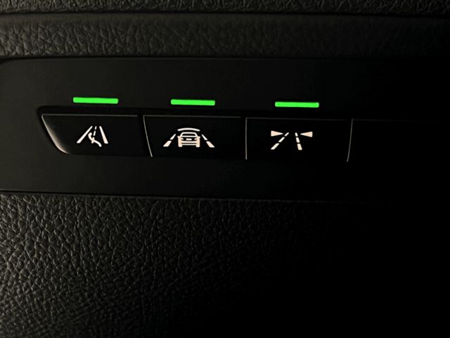 【預約來店賞車享更多優惠】★總代理★5AS★外表改裝⋆雙前電動椅⋆H/K音響⋆後座出風口★可全貸  第3張相片