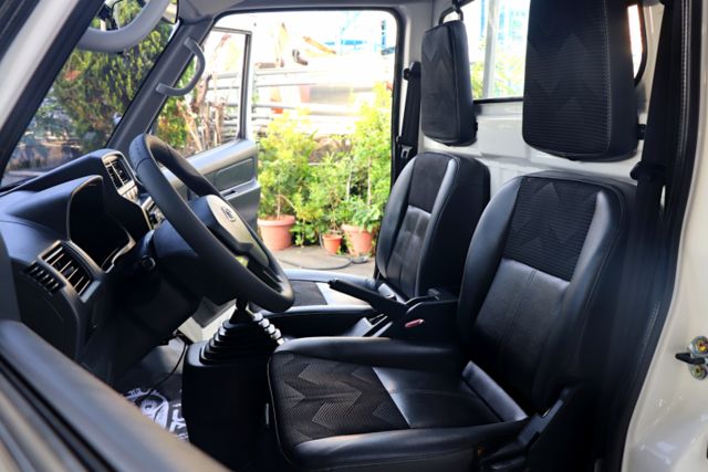 【預約來店賞車享更多優惠】★賺錢好夥伴★手排省油大扭力★升降尾門★原鈑件★可全貸  第8張相片