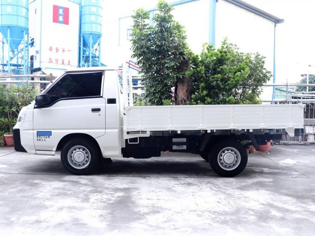 【預約來店賞車享更多優惠】★自排貨車★里程保證僅跑1萬★全車原鈑件★定速★方向盤快撥★抬頭顯示器  第3張相片