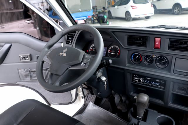 【預約來店賞車享更多優惠】★自排貨車★里程保證僅跑1萬★全車原鈑件★定速★方向盤快撥★抬頭顯示器  第8張相片