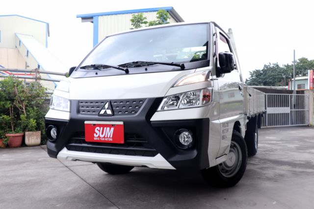 【預約來店賞車享更多優惠】★自排貨車★里程保證僅跑1萬★全車原鈑件★定速★方向盤快撥★抬頭顯示器  第16張相片