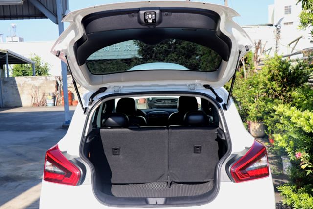 【預約來店賞車享更多優惠】★魔術大空間★頂級旗艦版★都市掀背小車★盲點★分區恆溫★可全貸  第6張相片