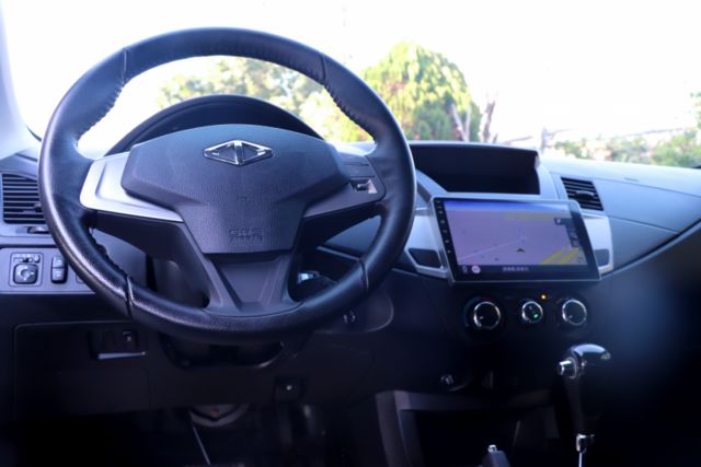 【預約來店賞車享更多優惠】★里程保證僅跑一萬★原廠保養★光感應自動頭燈★定速巡航★衛星導航★後座出風口★全車原鈑件  第10張相片