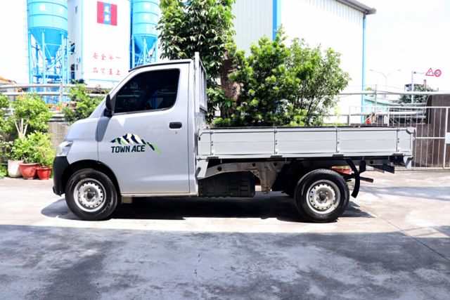 【預約來店賞車享更多優惠】★賺錢好夥伴★車況良好，冷氣很冷★手排大扭力★可全貸  第3張相片