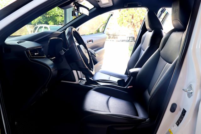 【預約來店賞車享更多優惠】★油電GR版★加裝氣氛燈★原廠保養★原廠精裝配件★大電池保固至2030年★可全貸  第11張相片