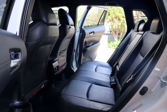 【預約來店賞車享更多優惠】★油電GR版★加裝氣氛燈★原廠保養★原廠精裝配件★大電池保固至2030年★可全貸  第12張相片