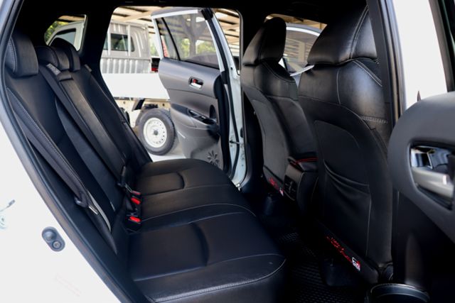 【預約來店賞車享更多優惠】★油電GR版★加裝氣氛燈★原廠保養★原廠精裝配件★大電池保固至2030年★可全貸  第13張相片