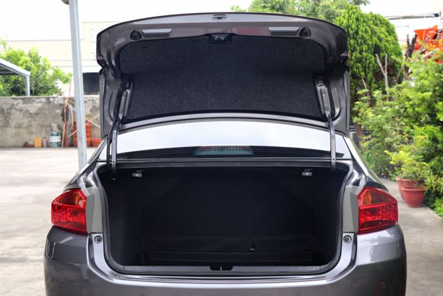 【預約來店賞車享更多優惠】★頂級Vti-s版★原廠保養★里程僅跑6萬★加裝盲點偵測★可全貸  第6張相片