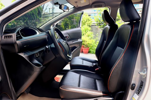 【預約來店賞車享更多優惠】★七人座★豪華＋版★雙電動滑門★後座出風口★可全貸  第12張相片