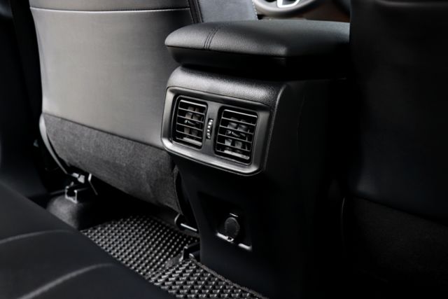 【預約來店賞車享更多優惠】★汽油旗艦版★原廠保固至2028★原廠保養★新車買不到的2.0★可全貸  第20張相片