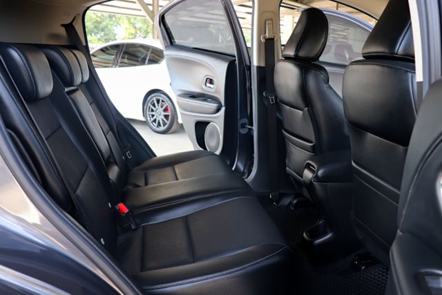【預約來店賞車享更多優惠】★S款★全車原鈑件★里程保證★LED頭燈★導航★倒車顯影★換檔撥片★定速  第9張相片