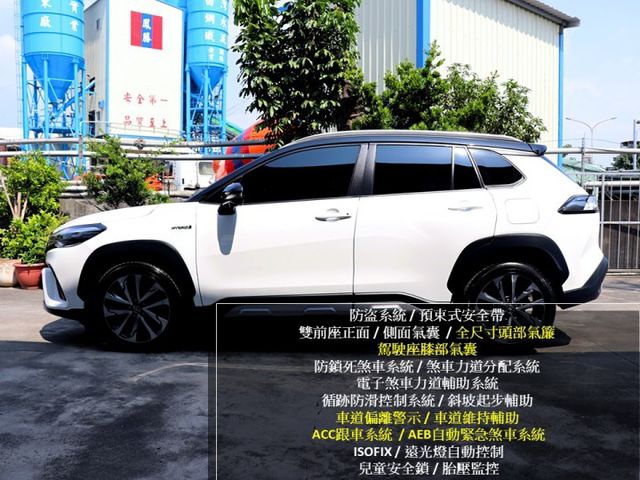 【預約來店賞車享更多優惠】★油電GR版★加裝氣氛燈★原廠保養★原廠精裝配件★大電池保固至2030年★可全貸  第3張相片