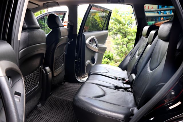 【預約來店賞車享更多優惠】★2WD最頂級★2.4 爬山、露營都方便★全原廠保養記錄齊全★原鈑件★可全貸  第12張相片