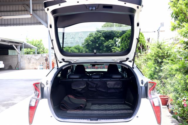 【預約來店賞車享更多優惠】★油電混合引擎★平均油耗26.7★原廠保養★科技外型★斜背設計★可全貸  第6張相片
