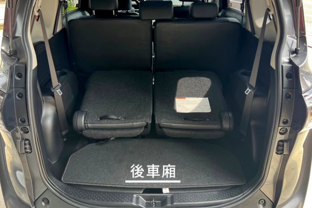 電動滑門/豪華七人座/可收納式第三排/車道偏離警示/車道變換輔助/自動緊急煞車/車門燈飾/行車紀錄器  第17張相片