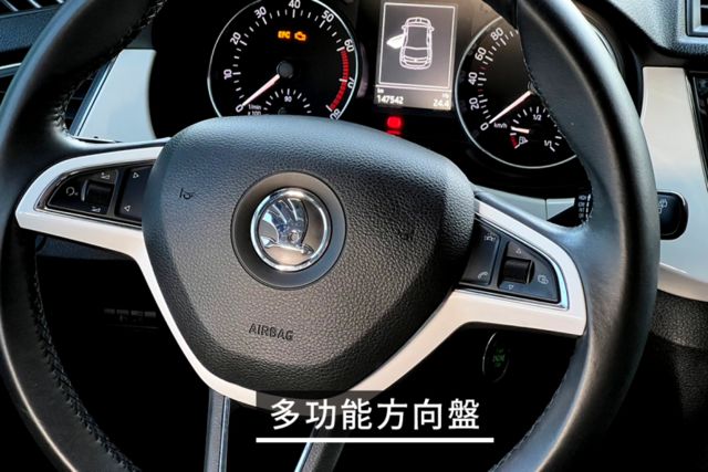 定速巡航/KEYLESS/光感應頭燈/行車紀錄器/怠速熄火/中控螢幕  第5張相片