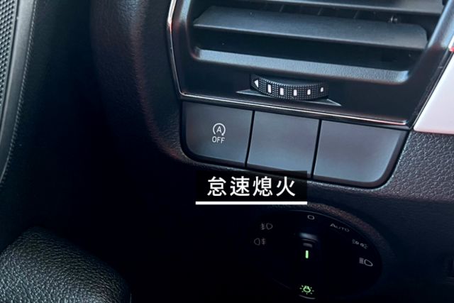 定速巡航/KEYLESS/光感應頭燈/行車紀錄器/怠速熄火/中控螢幕  第7張相片