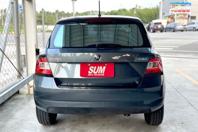 定速巡航/KEYLESS/光感應頭燈/行車紀錄器/怠速熄火/中控螢幕  第14張相片